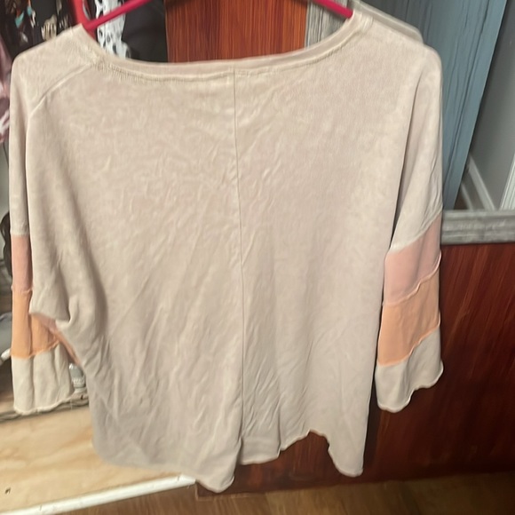 Cute top - Picture 3 of 3